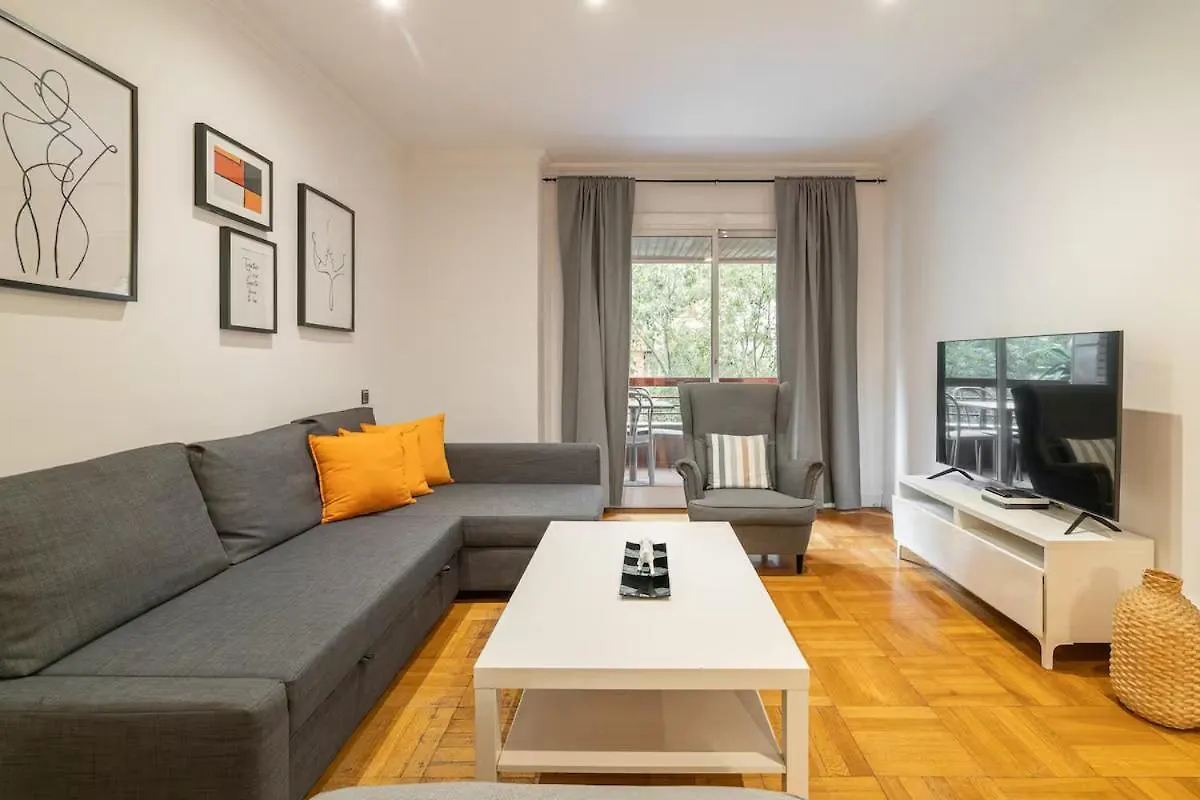 Appartement Met 1 Balkons Ax location