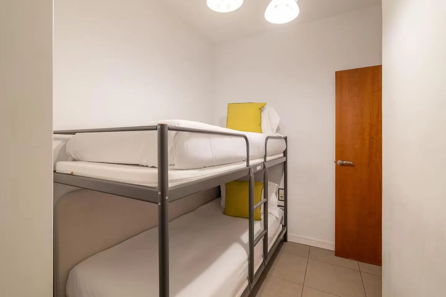Appartement Met 1 Balkons Ax Amsterdam Netherlands