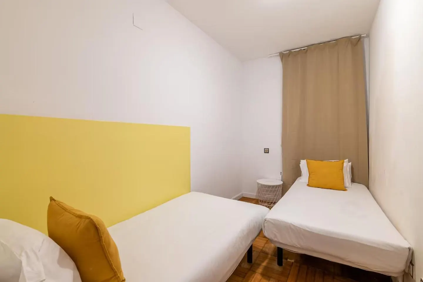 Apartment Appartement Met 1 Balkons Ax Amsterdam Netherlands